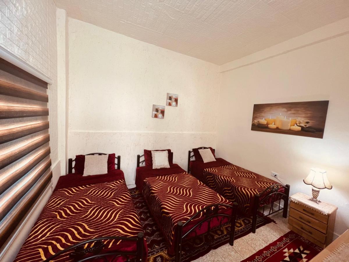 Appartement Ibn Khaldoon à Madaba Extérieur photo